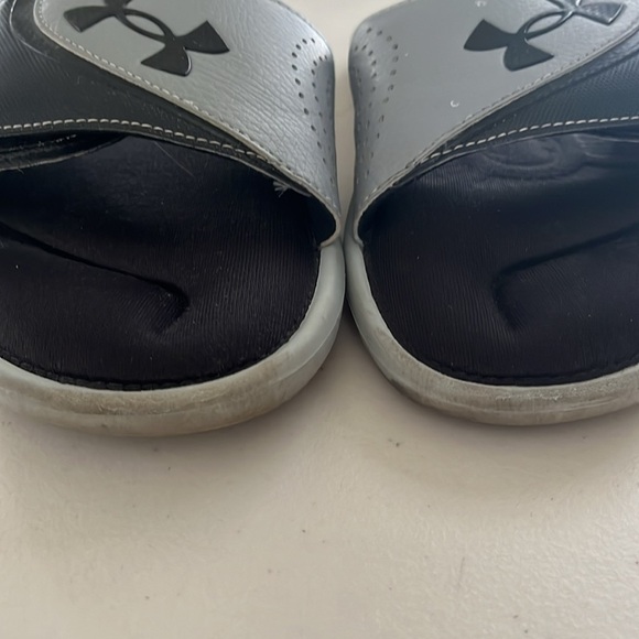 Under Armour - Men’s ignite slides / sandals.  Size 8.  Gray and black - Picture 5 of 9